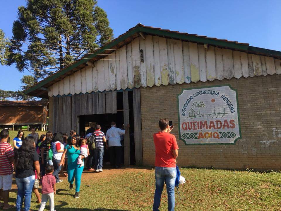 Dom Sergio Arthur Braschi, bispo referencial da Dimensão Missionária no Paraná, visita  aldeia indígena Kaingang  em Ortigueira