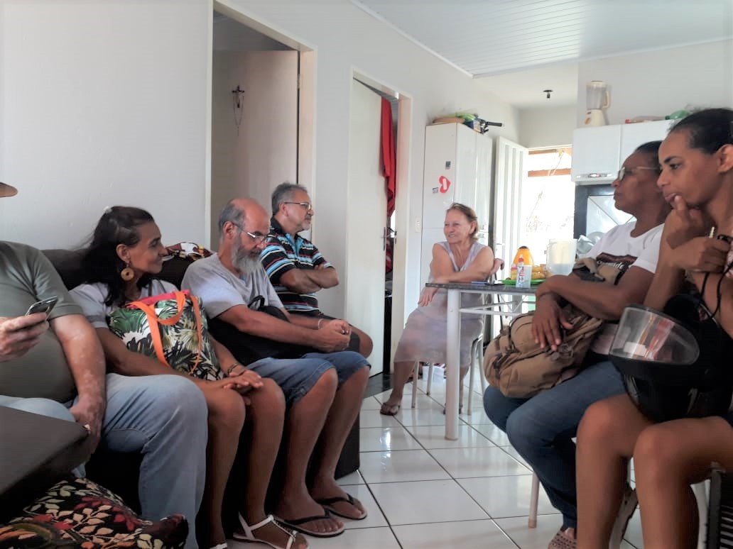 Em Cuiabá, lideranças visitam famílias. É a “Igreja em saída”