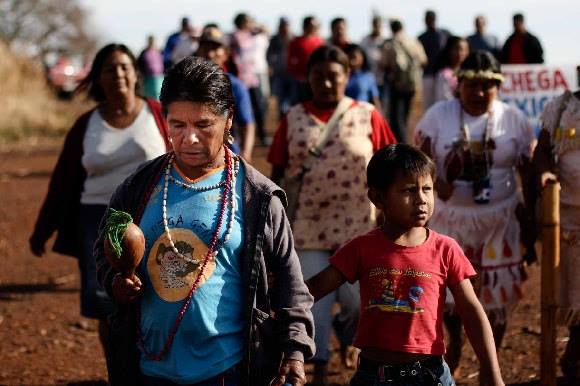 Guarani-kaiowa, um povo largamente perseguido, que vive na miséria, mas permanece na luta